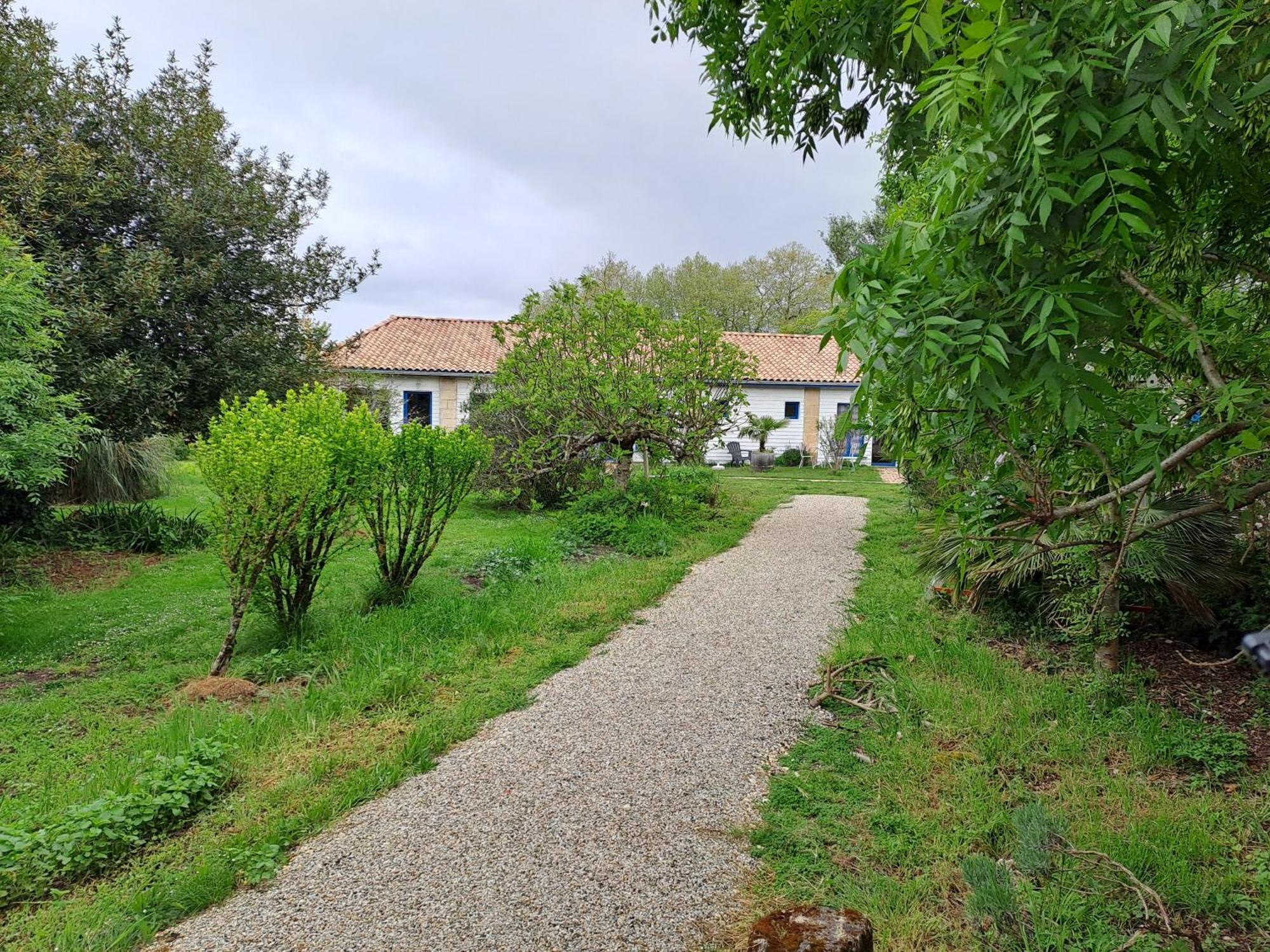 La Cadournaise Bed & Breakfast Saint-Seurin-de-Cadourne Eksteriør bilde